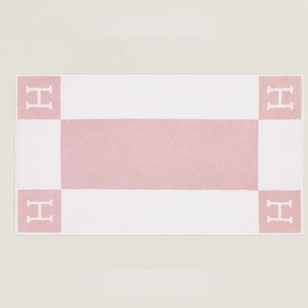Pink and White Avalon Hermes Bath Towel and Wash cloth Set